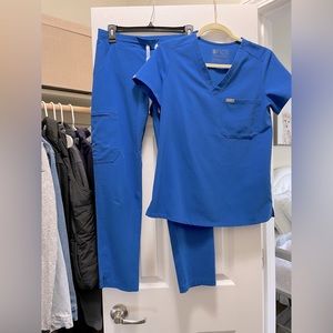 Figs yola pants (XSP) and one pocket top (XS)